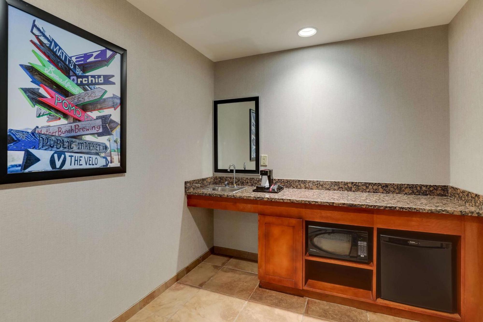 Drury Inn & Suites Phoenix Airport Eksteriør billede